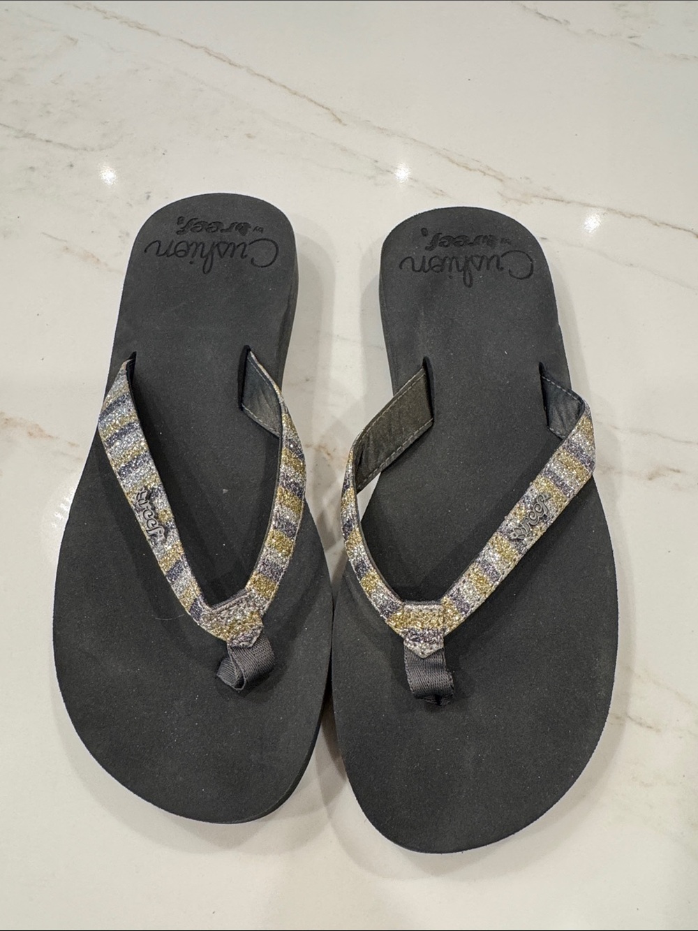 Reef Cushion Flip Flops Sandals Summer Shoes Women’s 8 Thin Glitter Straps Cute